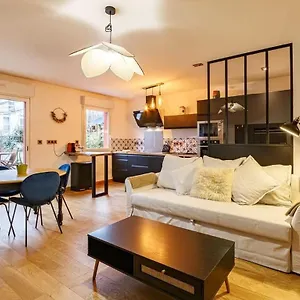 le-saint-cyr-parking-et-terrasse-1-chambre-moderne-tout-confort.inbrittany.com/
